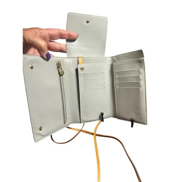 LOUIS VUITTON Monogram Vernis Walker
Wallet Yellow - Picture 4 of 12